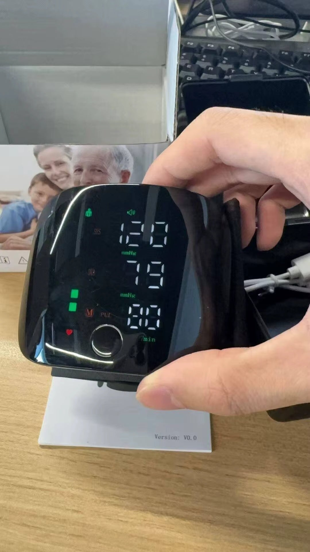Tensiómetro digital médico de pulso em stock